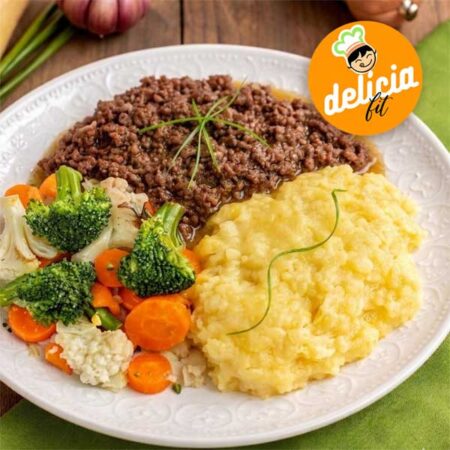 carne moida com aipim e legumes, marmita congelada