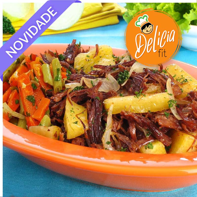 carne de panela desfiada legumes aipim crosta de alho