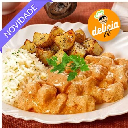 marmita de estrogonoff de carne com arroz e batata rustica delicia fit